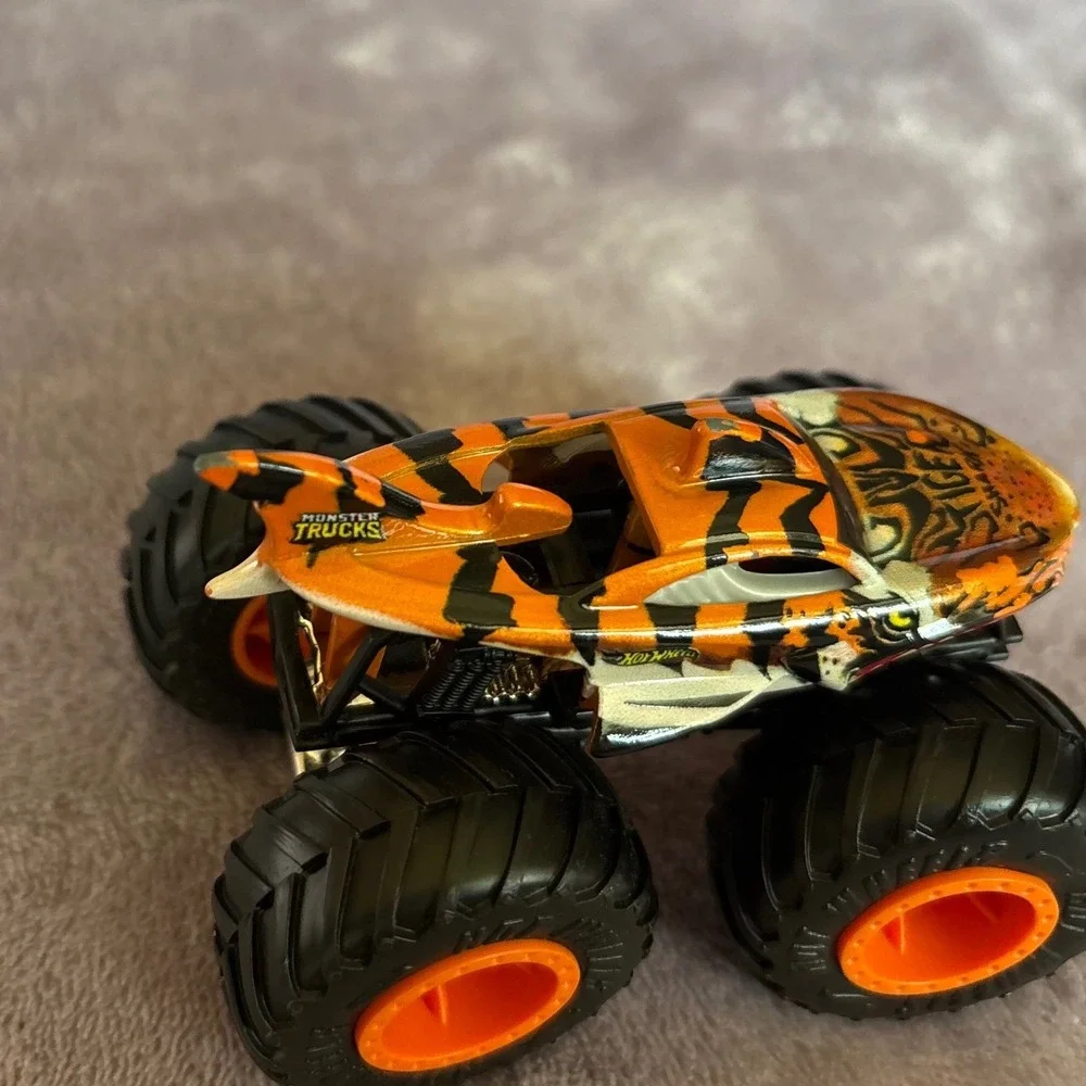 Hot Wheels Monster Trucks Tiger Shark Die-Cast 1:64 Orange Black Toy Car